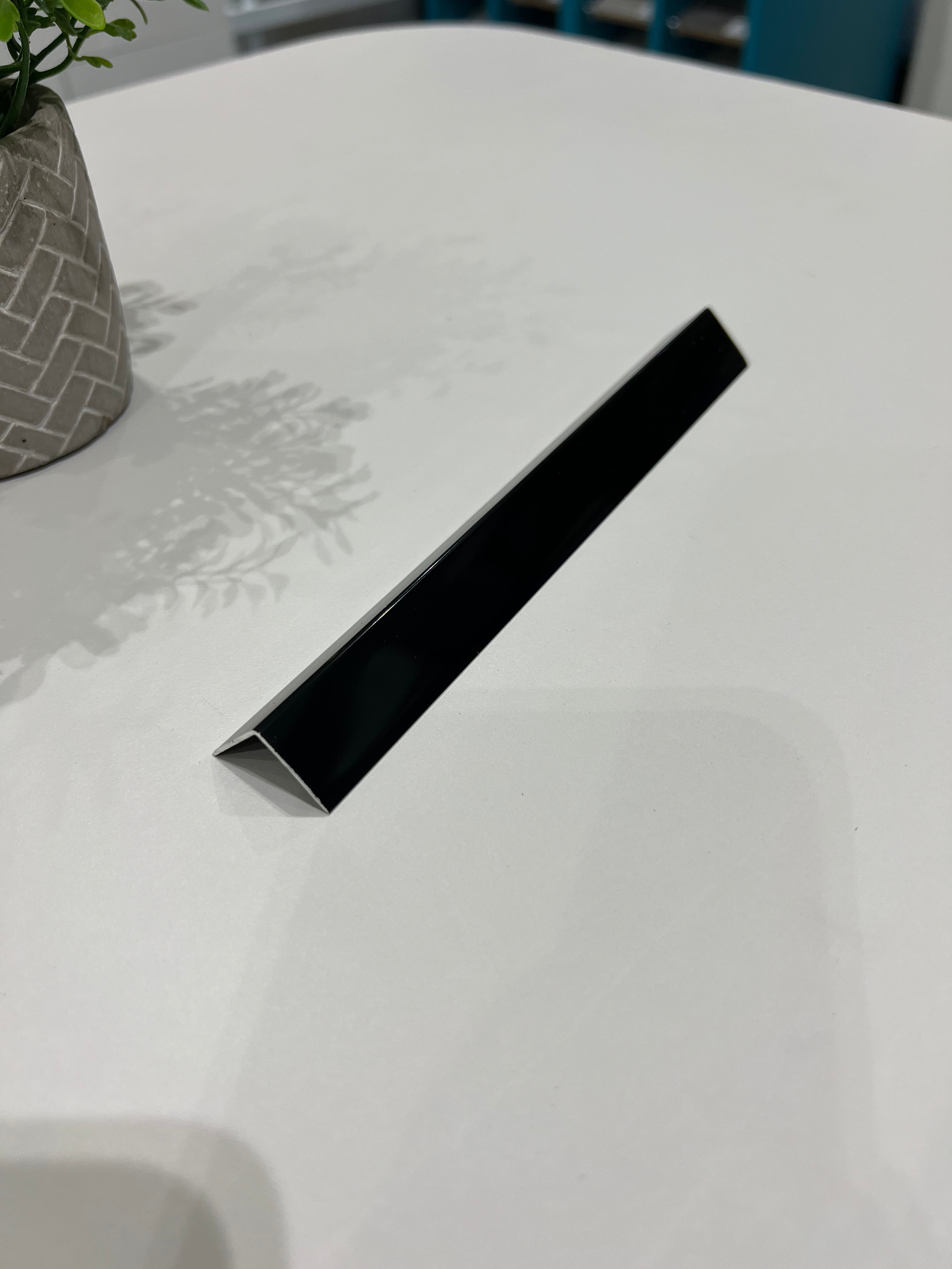 Metal External Angle Trim 20mm x 20mm - Black Metal